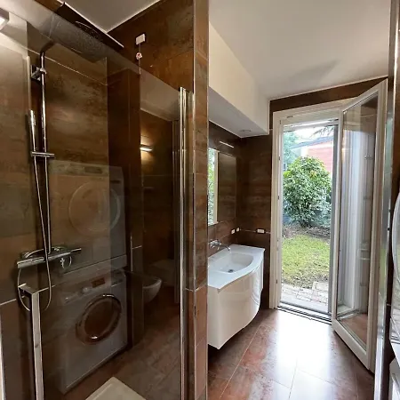 Comfortable - Monza Park With Garage Apartment