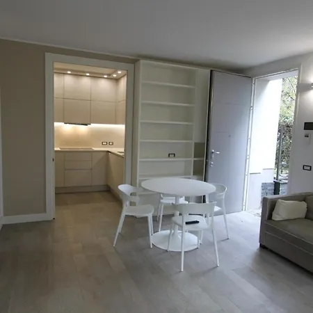 Comfortable - Monza Park With Garage Apartment *