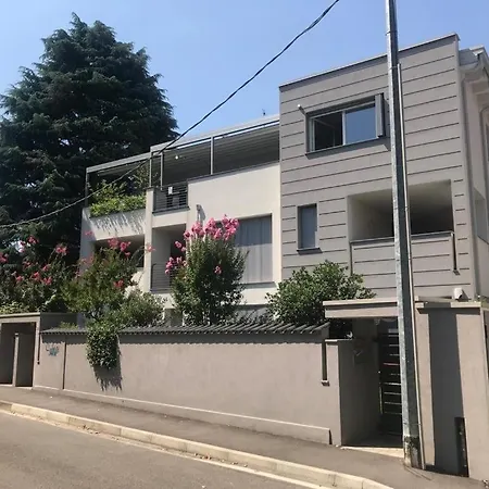 Comfortable - Monza Park With Garage